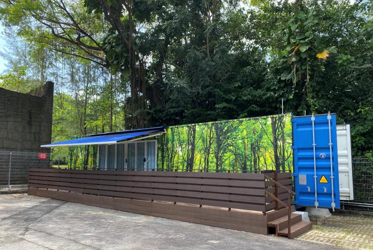 Shipping Container Hotel at Haw Par Villa Singapore Exterior photo